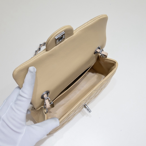 シャネルバッグ着用イメージ